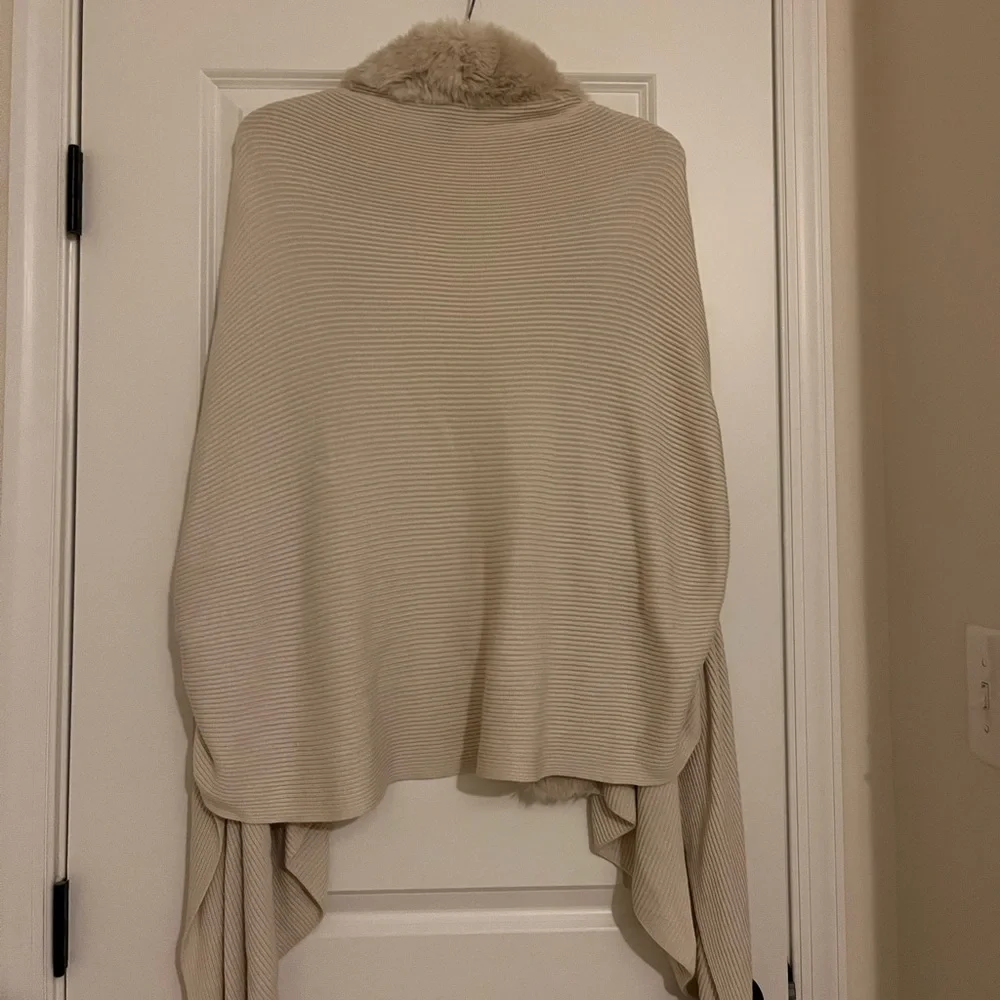 White House Black Market Faux Fur Cover Up - Picture 10 of 12